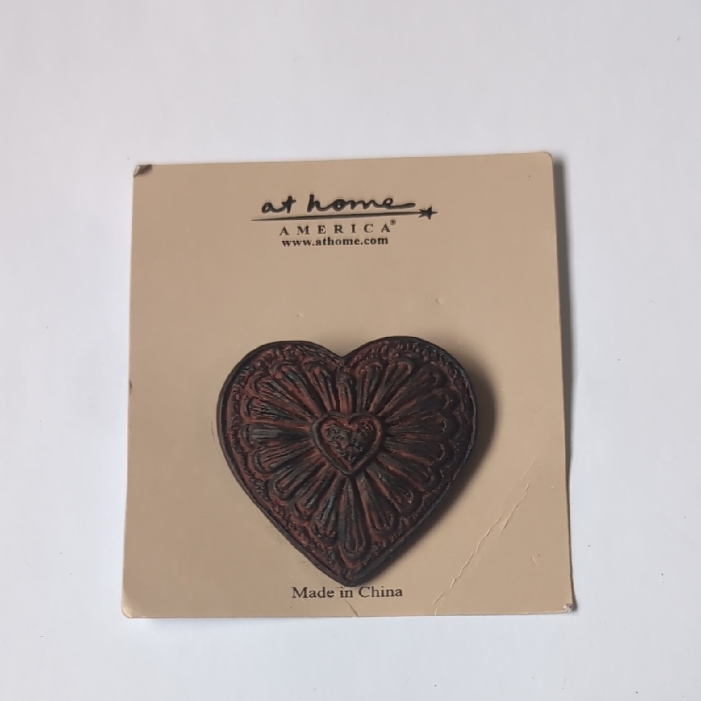 Brown Heart-Shaped‎ Floral Brooch